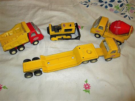 vintage small metal tonka trucks